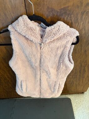 GAIAM Plush Hooded Vest in Light Pink